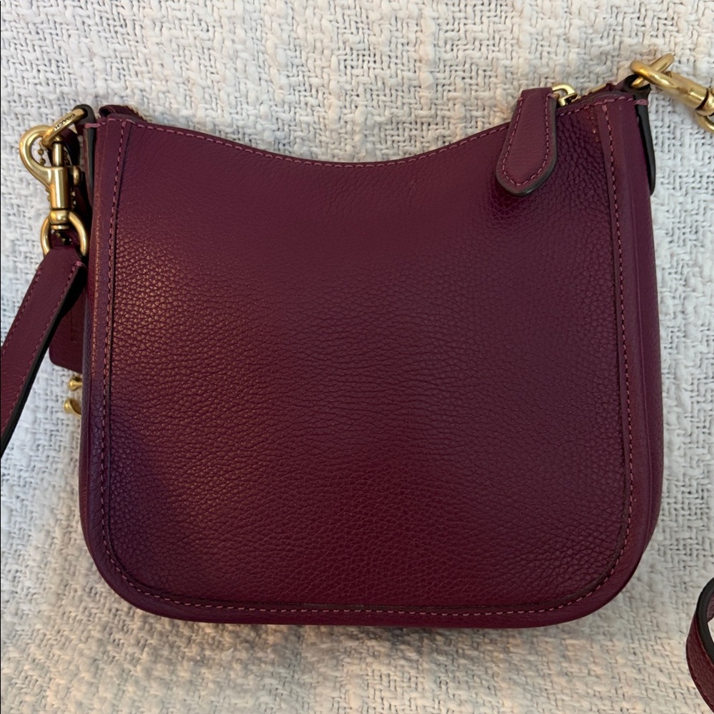 Elegant Burgundy Crossbody Bag - Picture 2 of 5